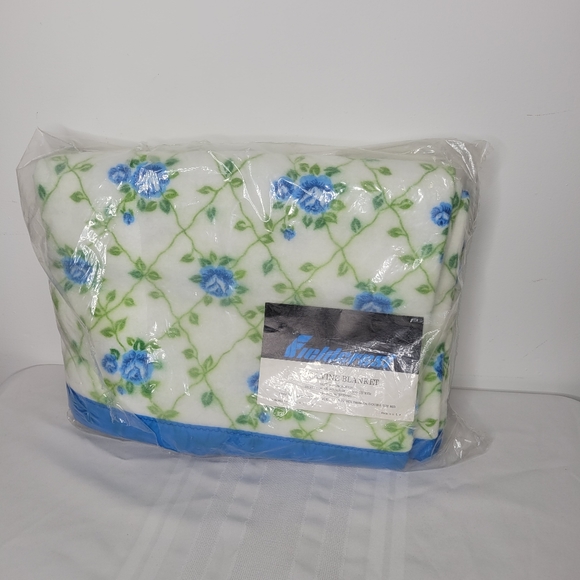 NEW Fieldcrest Acrylic Vintage twin/ C full double side bed - Picture 3 of 7